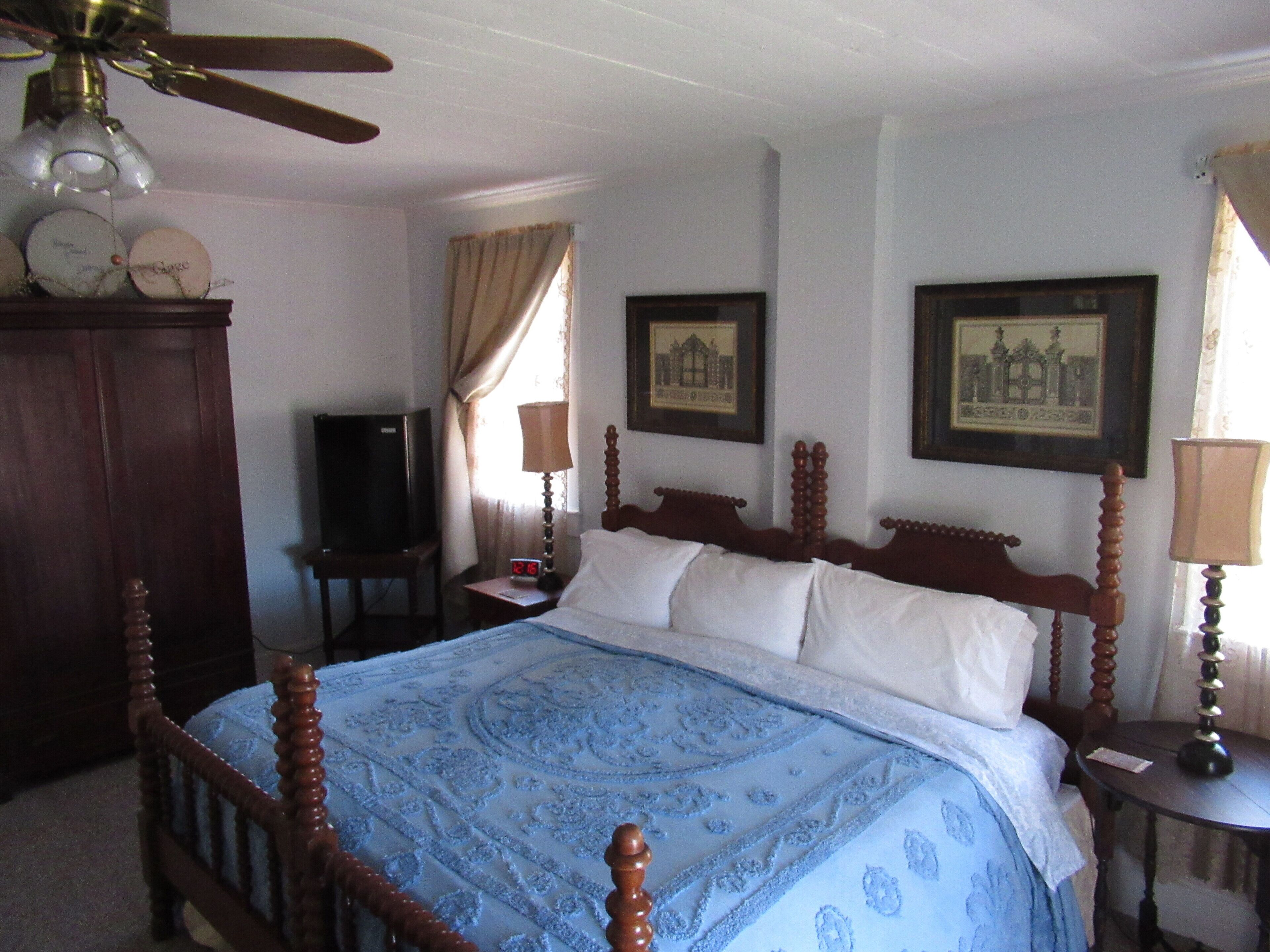Deluxe Room, 1 King Bed | Premium bedding, individually furnished, desk, blackout curtains