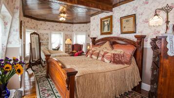 Individually decorated, individually furnished, desk, free WiFi