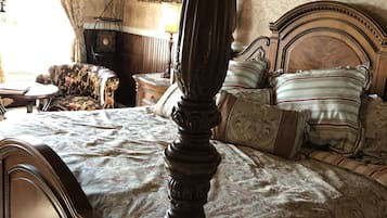 King Room with Ocean View | Individually decorated, individually furnished, desk, free WiFi