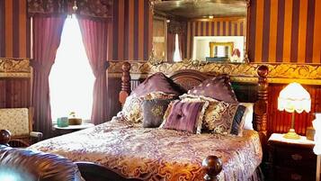 Individually decorated, individually furnished, desk, free WiFi