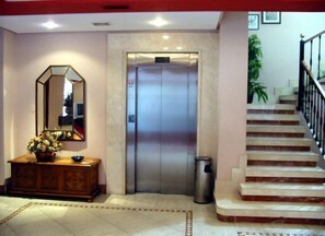 Interior entrance - Doña Nieves (Norena)