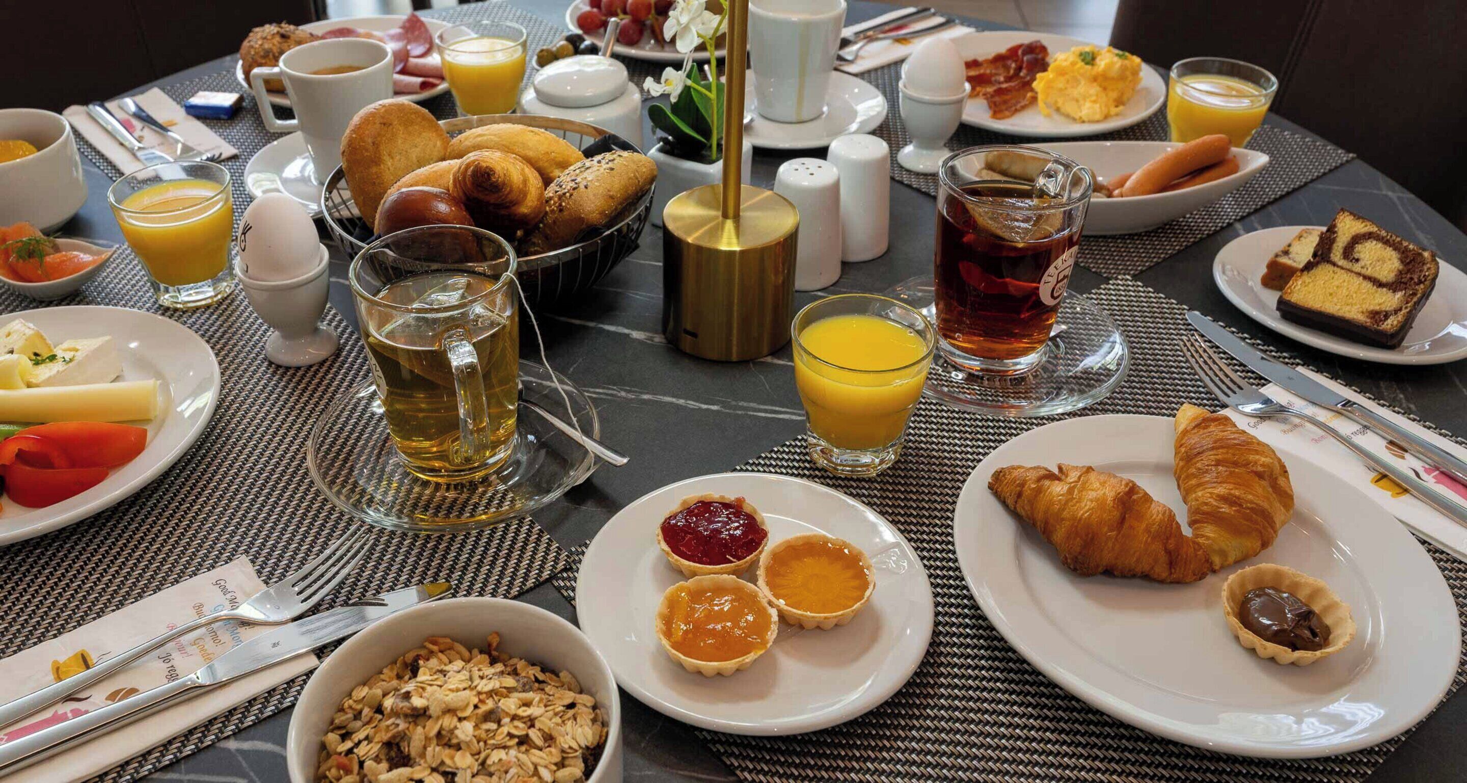 daily buffet breakfast (eur 17 per person)