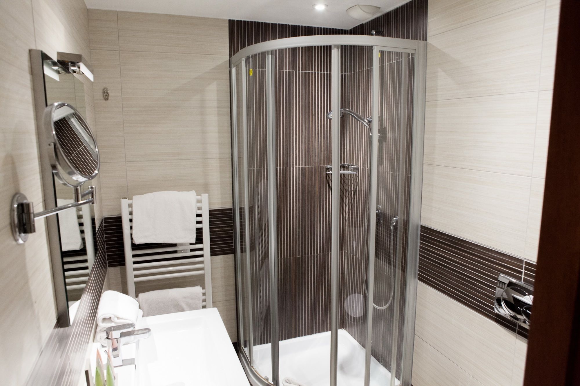 superior room | bathroom shower