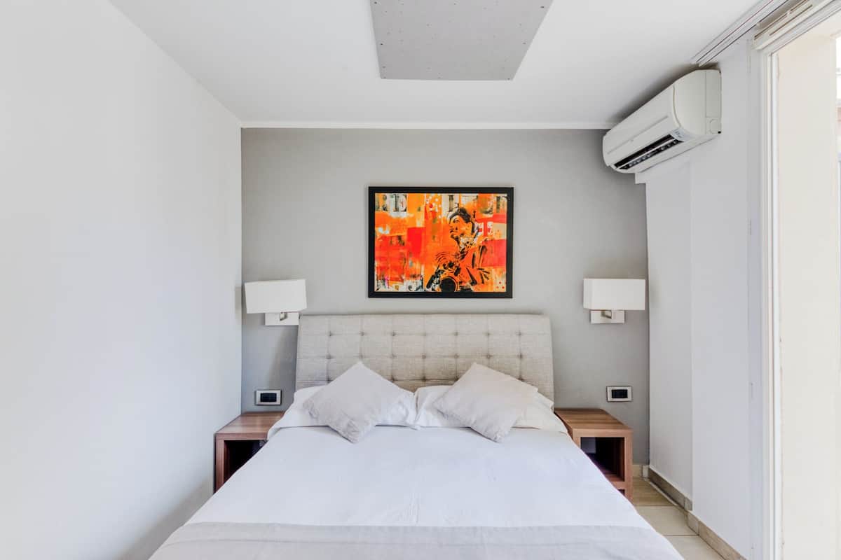 Habitación clásica | Caja de seguridad en la habitación, escritorio y insonorización