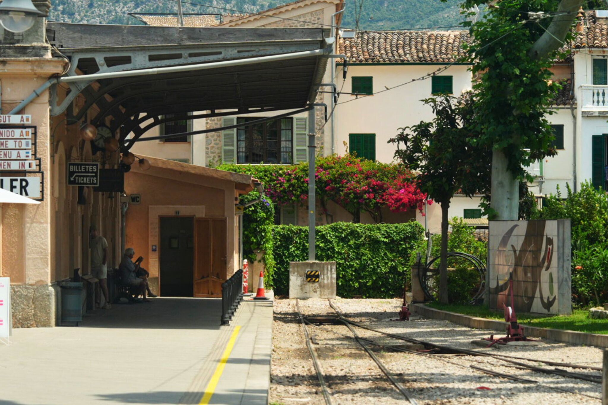 train station shuttle