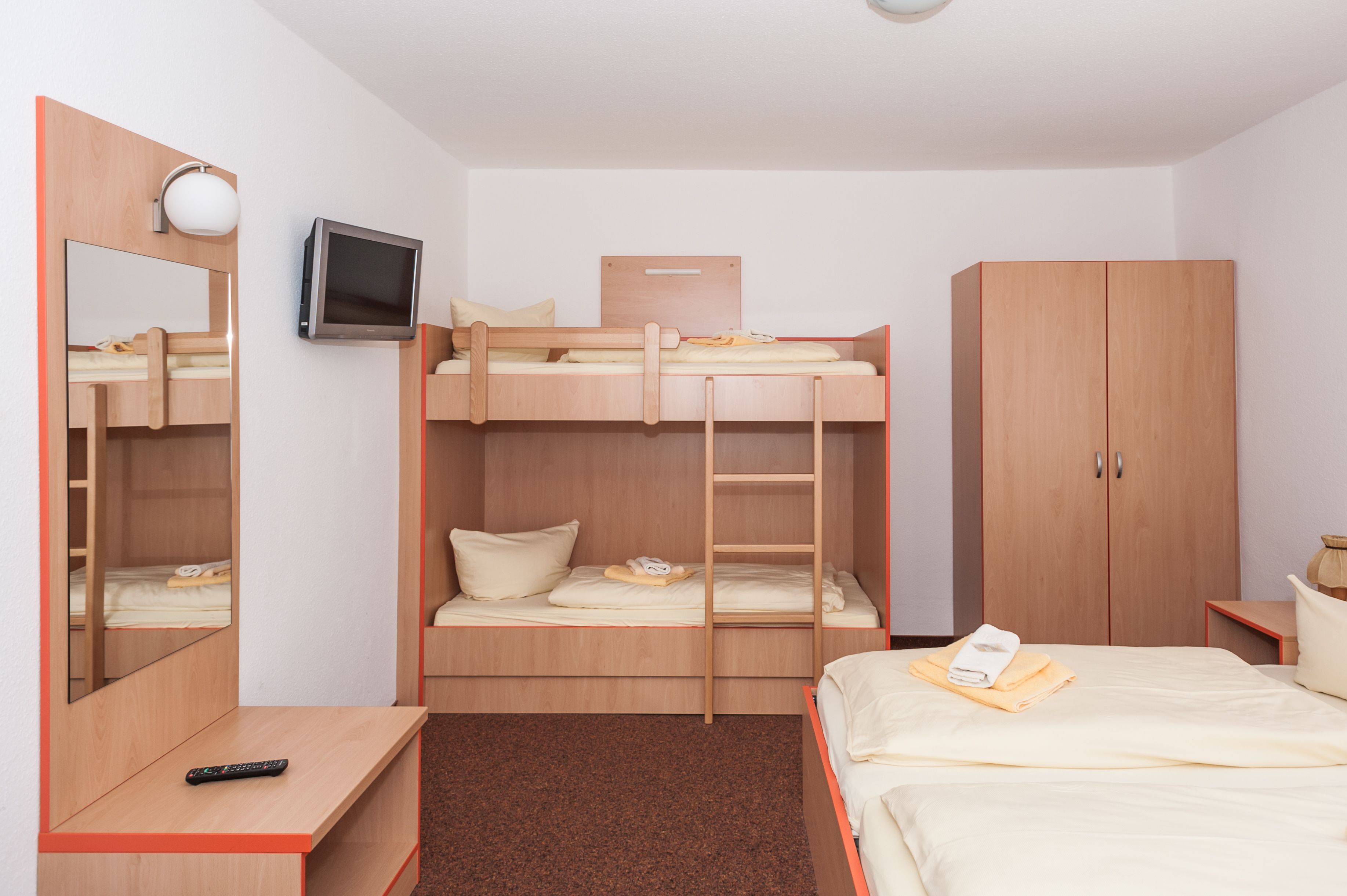 free cots/infant beds