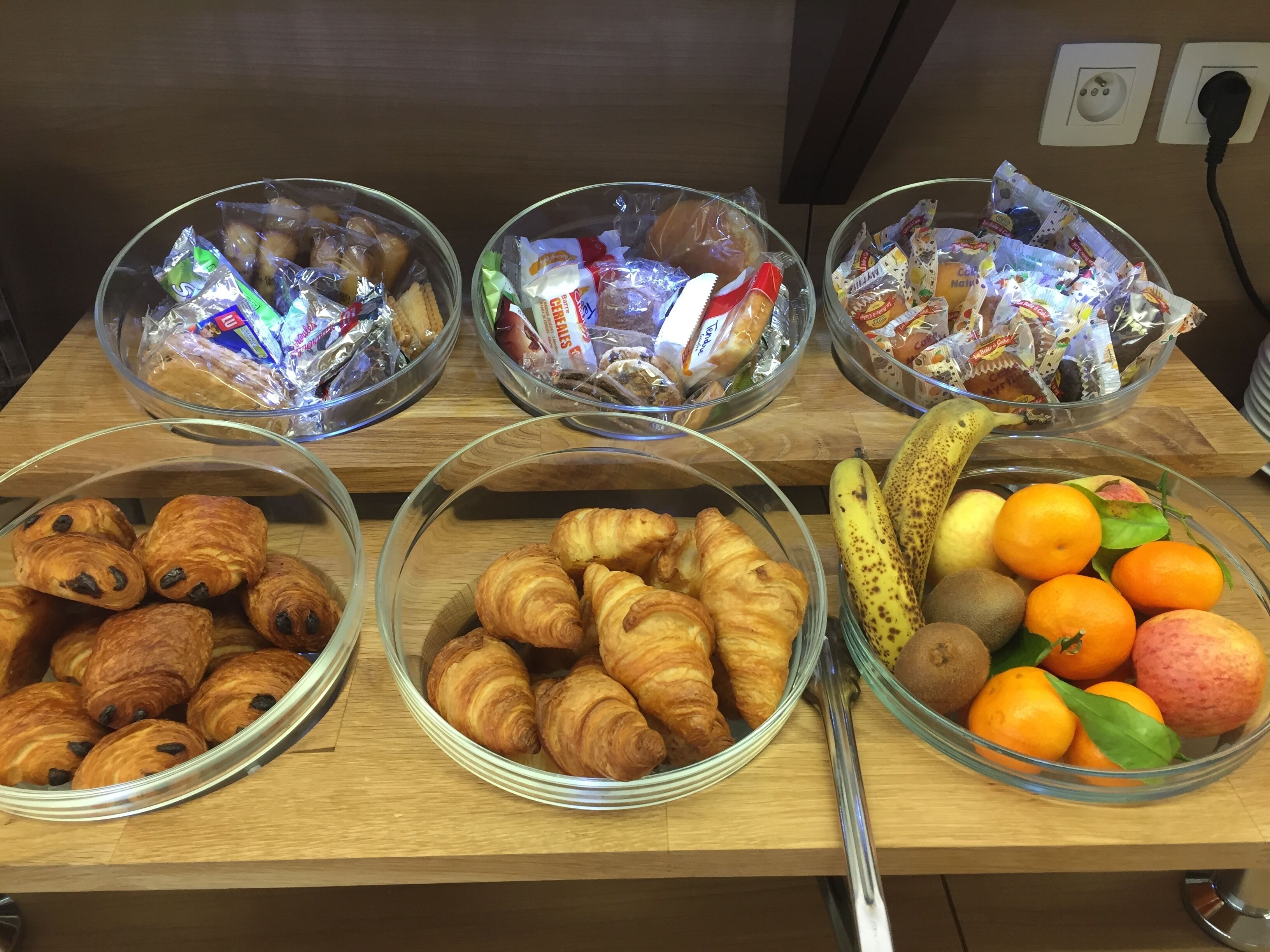 daily buffet breakfast (eur 10 per person)