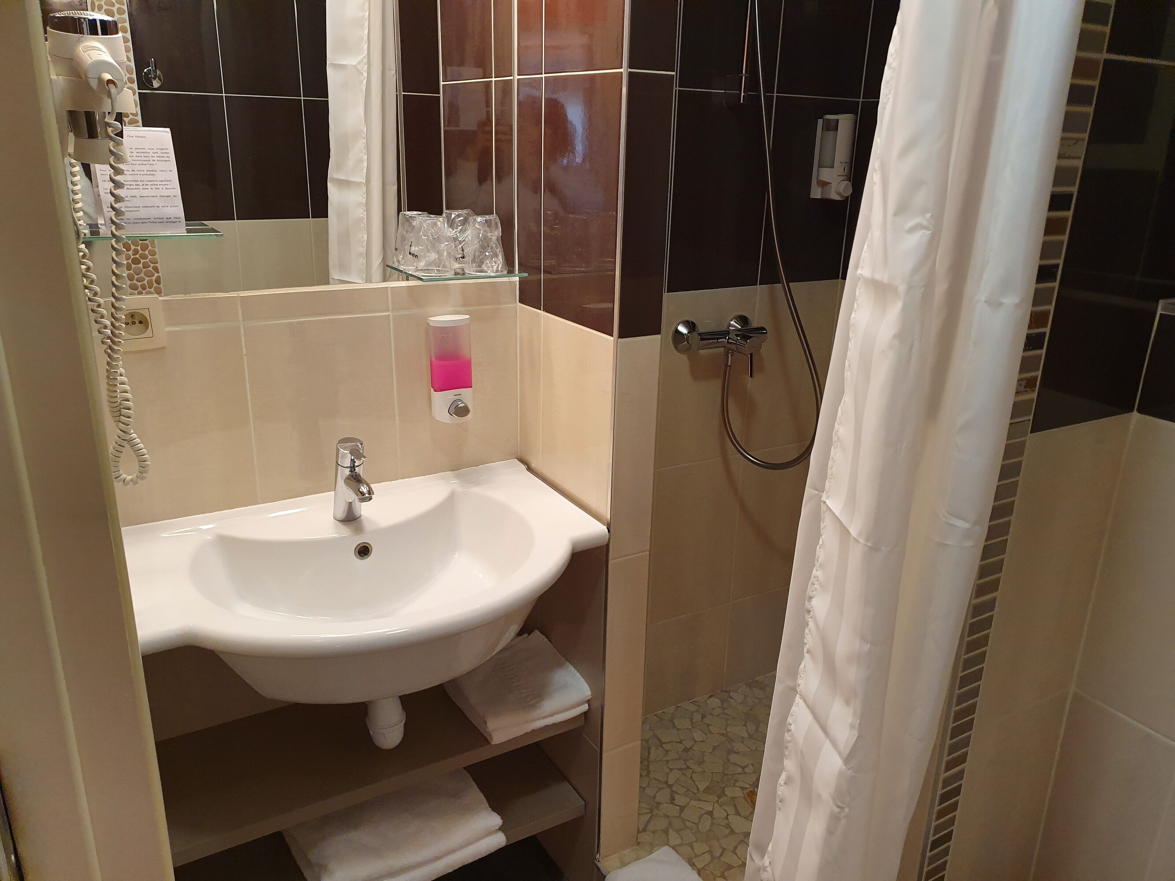 quadruple room | bathroom | free toiletries, hair dryer, towels
