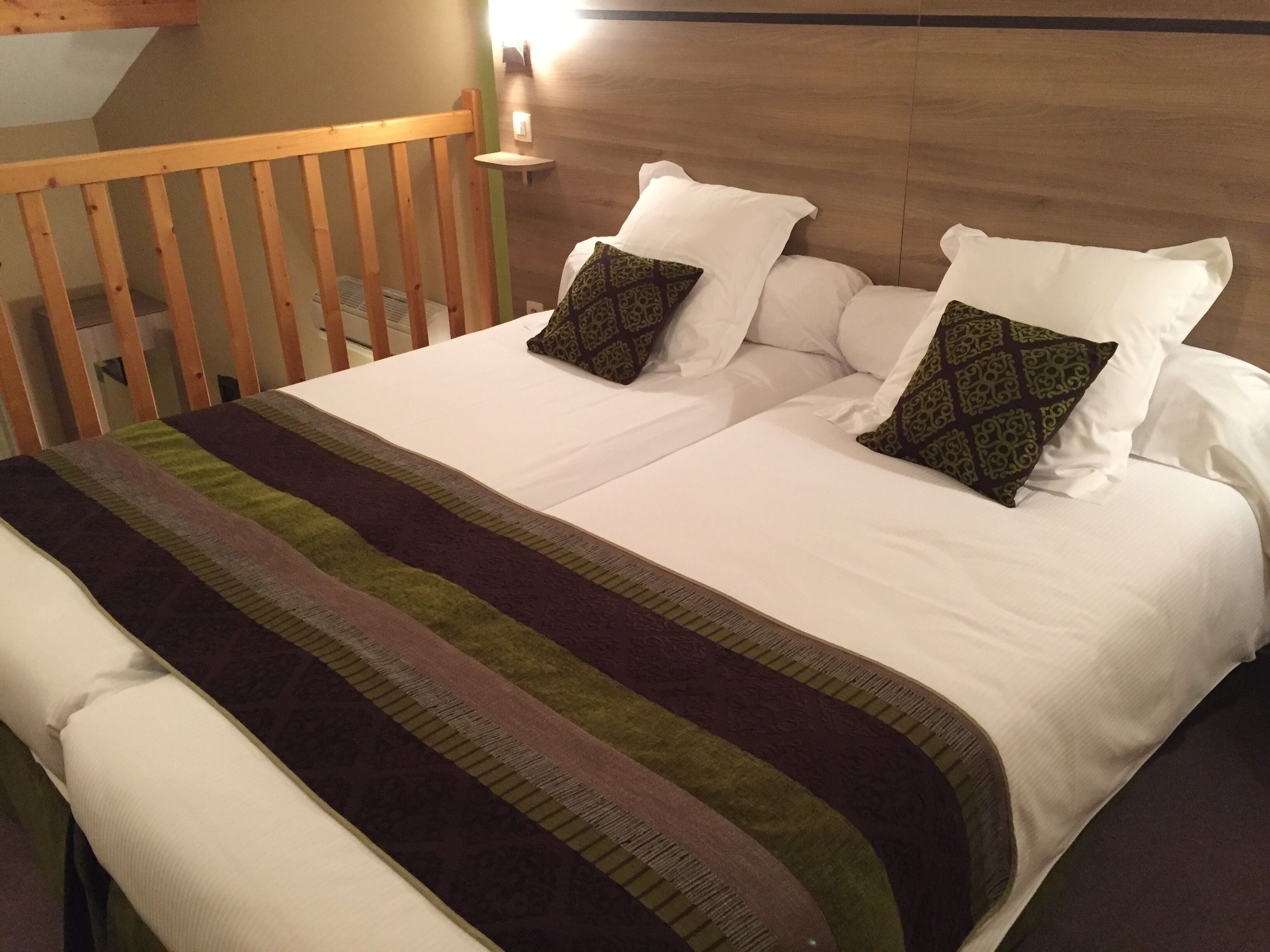 desk, blackout curtains, soundproofing, cots/infant beds