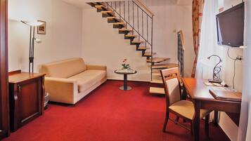 Double Room | Premium bedding, minibar, in-room safe, desk