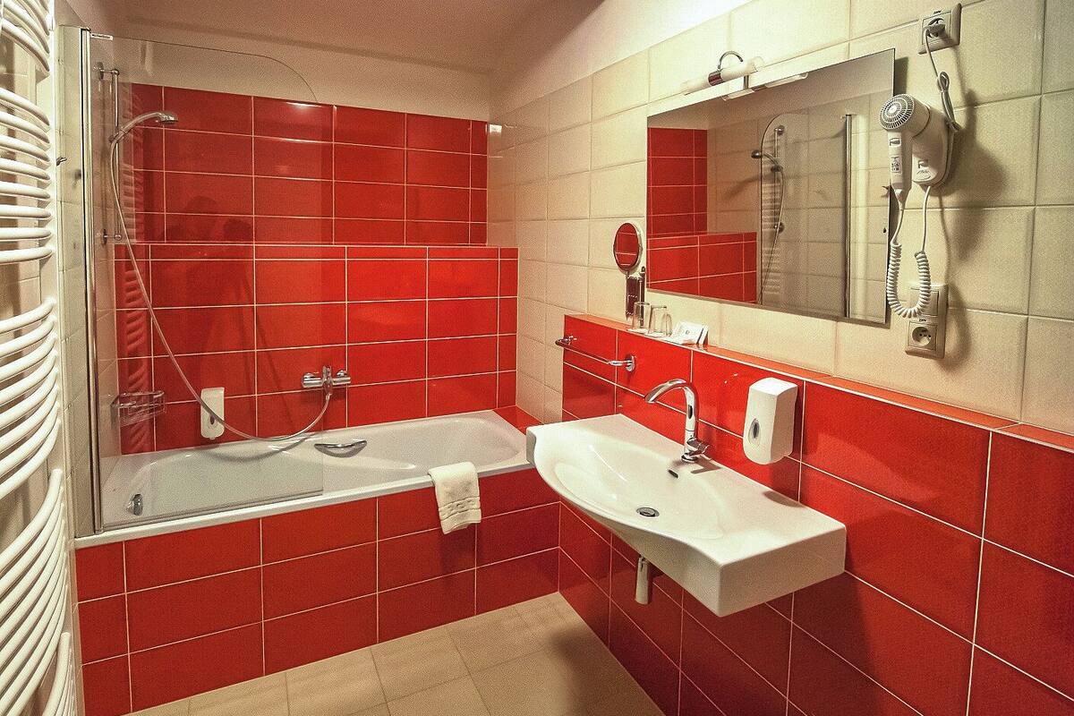 double room | bathroom | free toiletries, hair dryer, towels