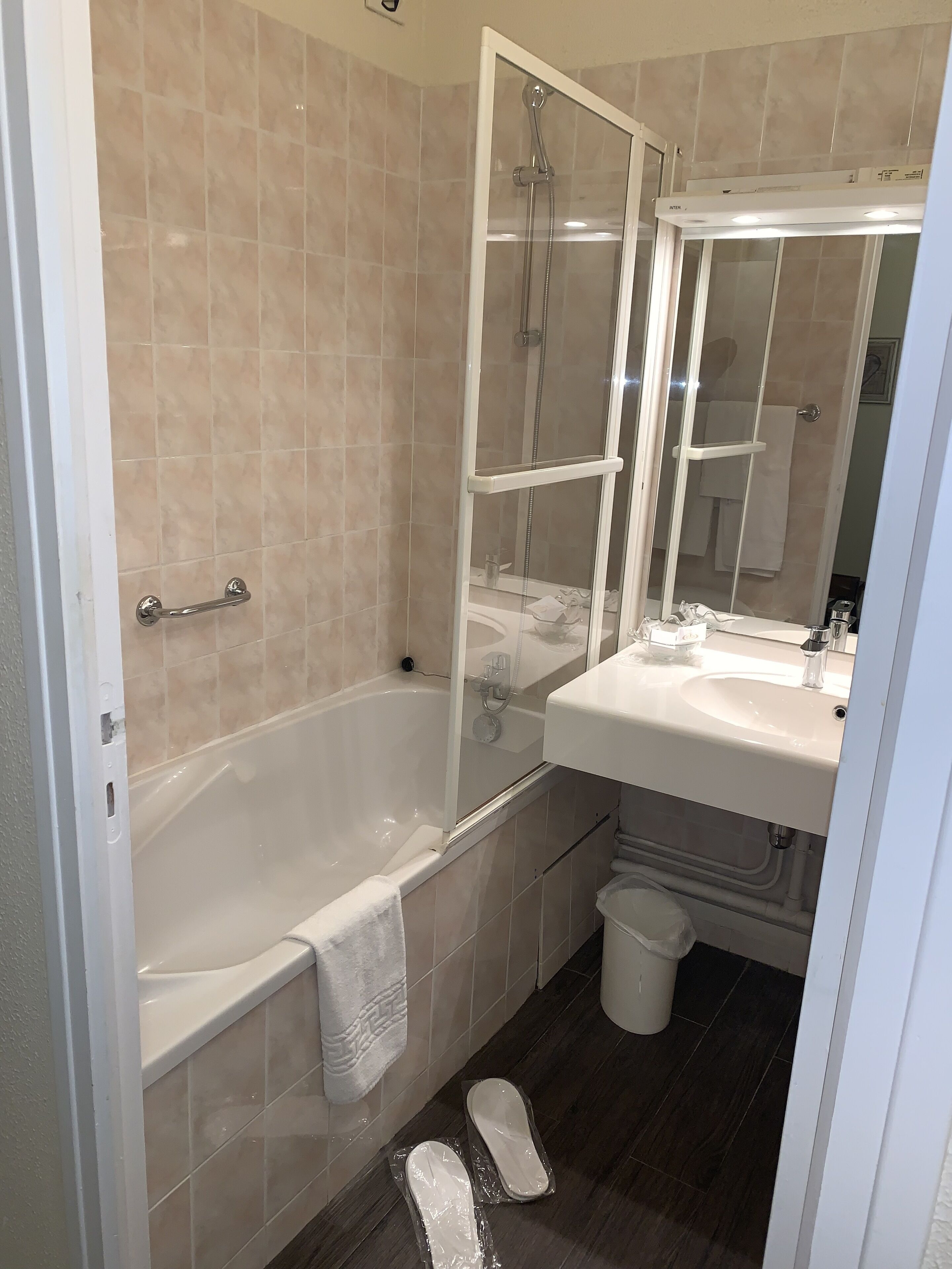 shower, free toiletries, hair dryer, slippers