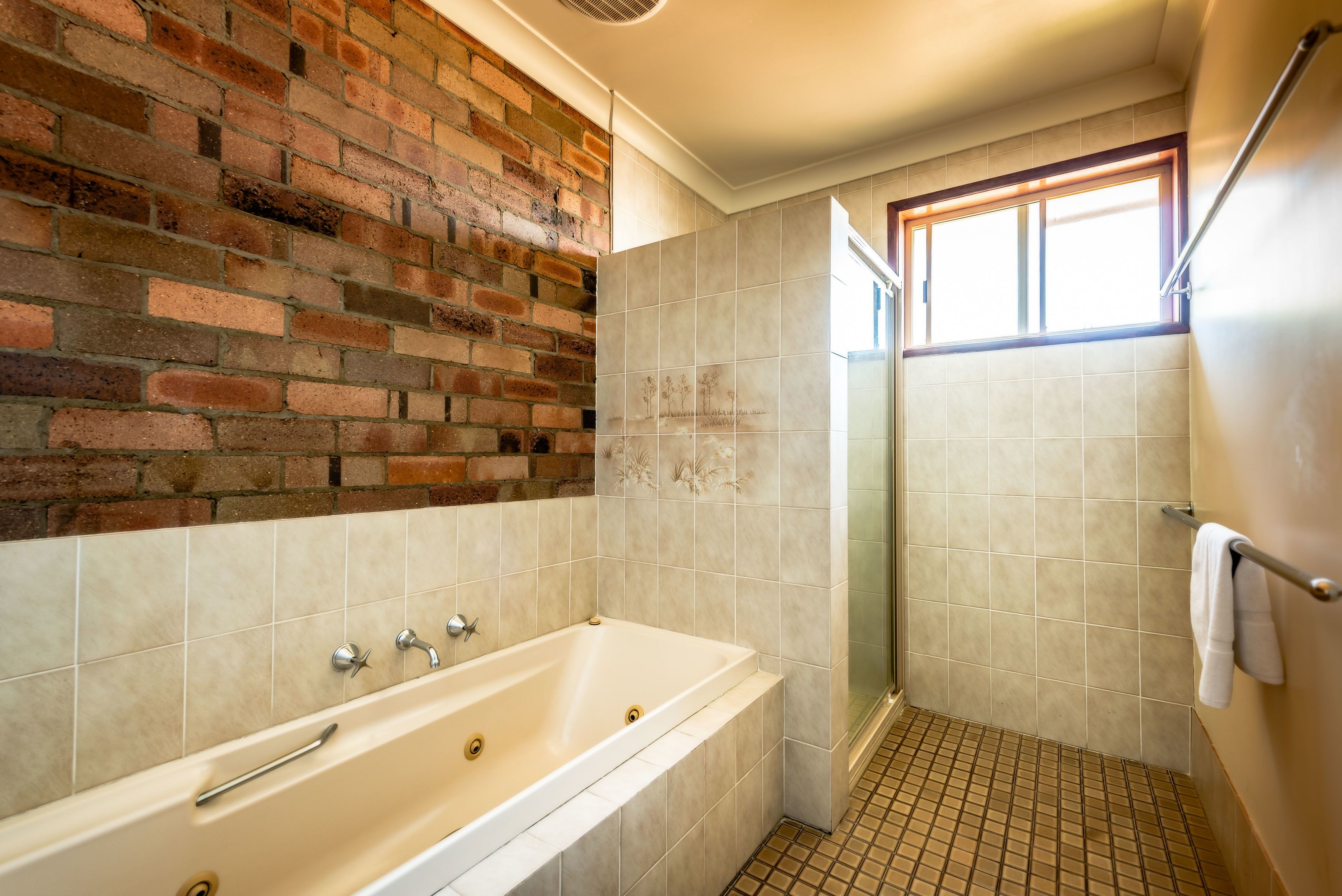 Apartamento, 2 quartos | Banheiro | Produtos de toalete grátis, secador de cabelo, toalhas de banho 
