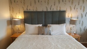 Premier Studio, 1 King Bed | Minibar, in-room safe, desk, soundproofing - Bluestone On George (Dunedin)