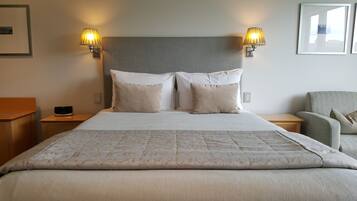Deluxe Studio | Minibar, in-room safe, desk, soundproofing