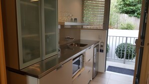 Premier Studio, 1 King Bed | Minibar, in-room safe, desk, soundproofing - Bluestone On George (Dunedin)