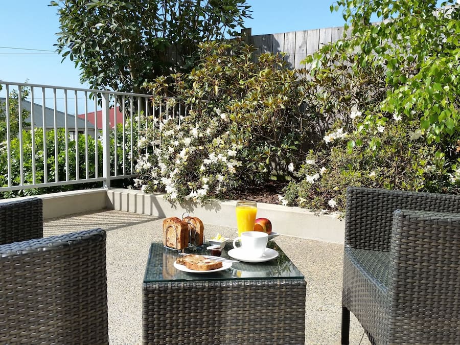 Superior studio, 1 kingsize bed | Uitzicht op de binnenplaats