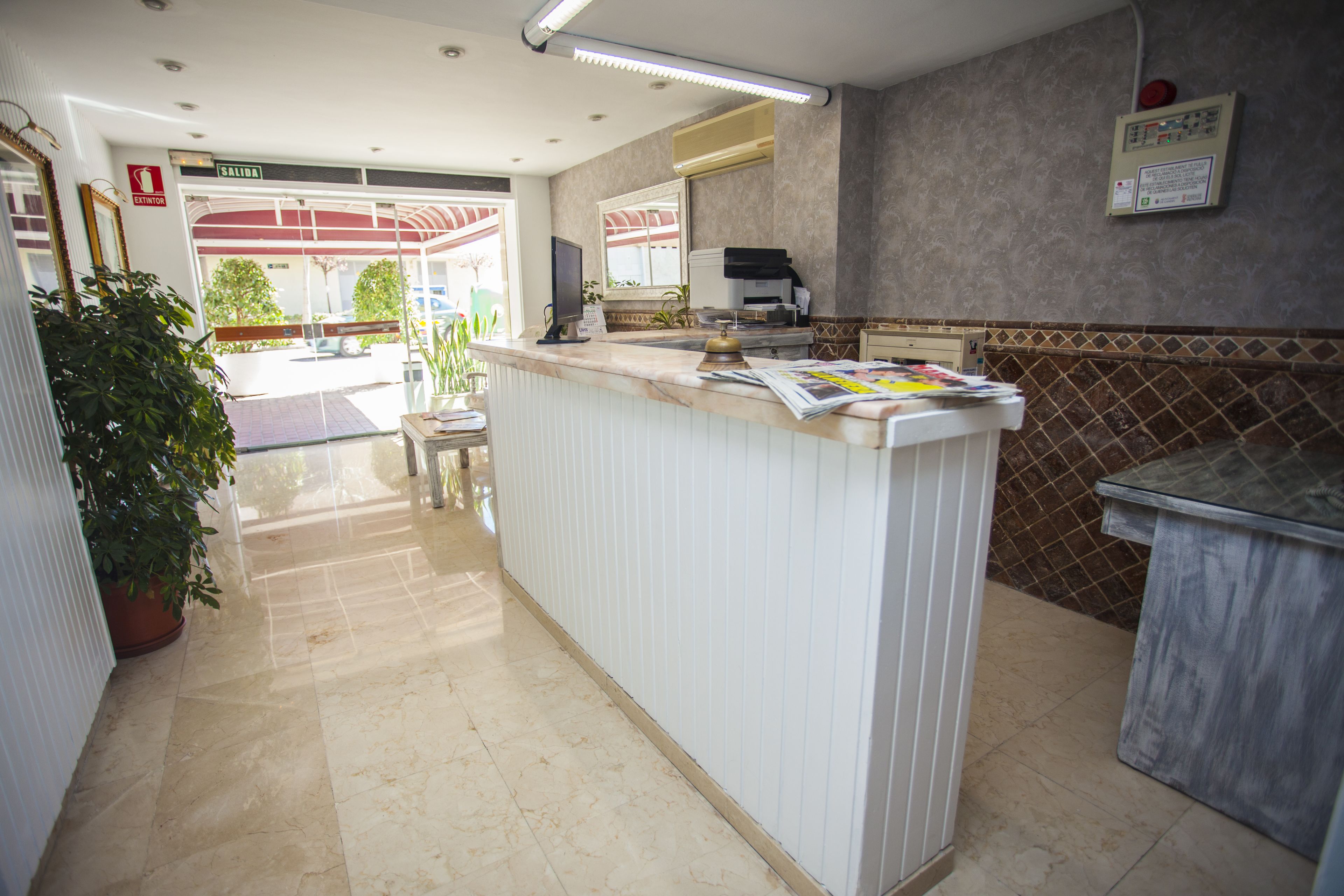 Check-in/check-out kiosk