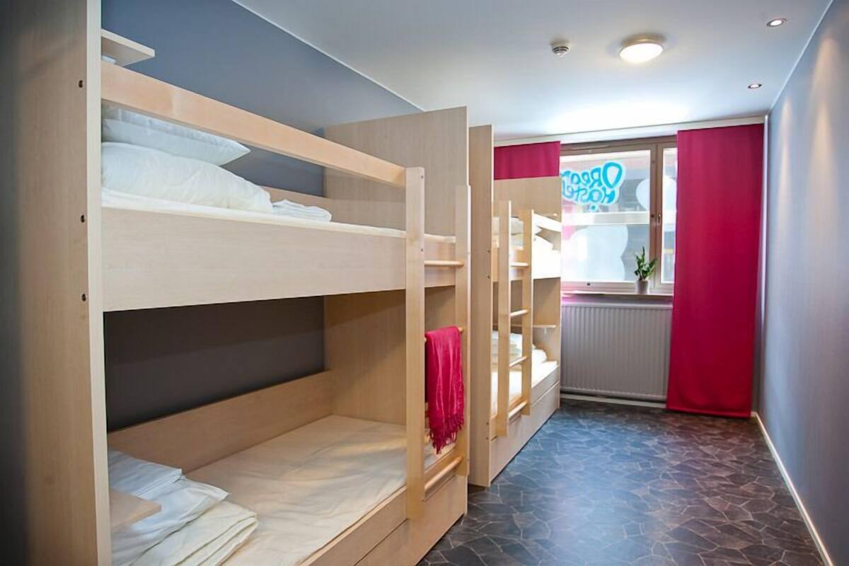 共同ドミトリー 女性限定 (4 Beds) | 低刺激性寝具、アイロン / アイロン台、WiFi (無料)、ベッドシーツ