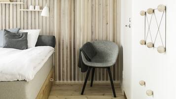 Standard Double Room, Ensuite | Hypo-allergenic bedding available, iron/ironing board (on request)