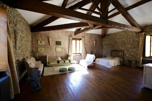 4 bedrooms, premium bedding, Select Comfort beds, minibar