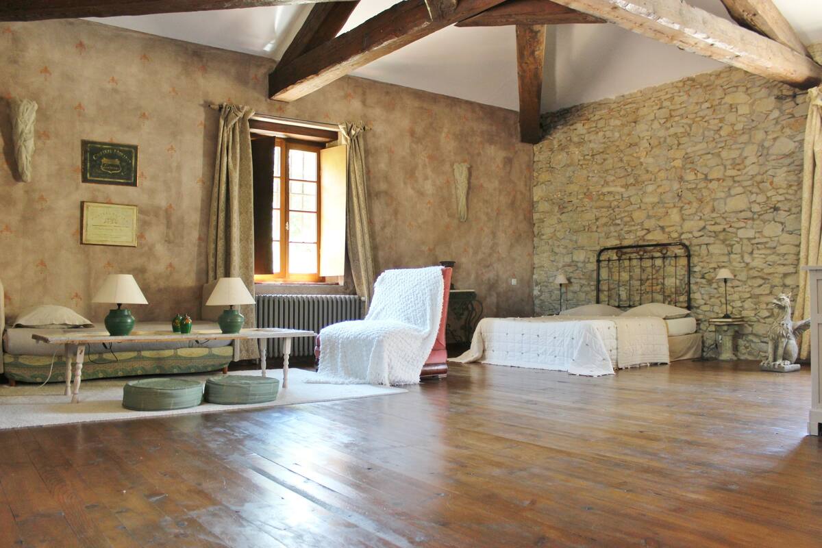4 bedrooms, premium bedding, Select Comfort beds, minibar