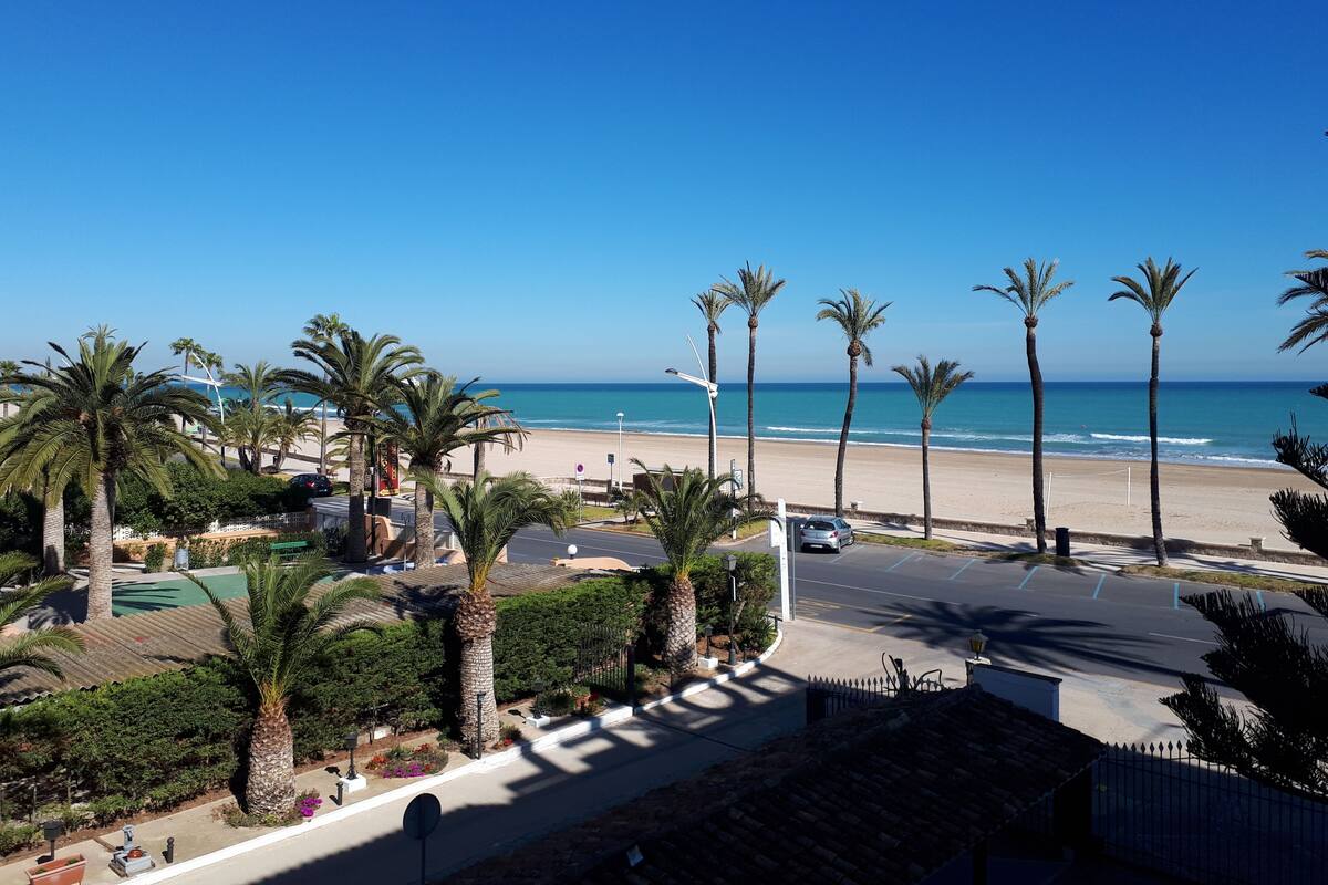 Double Room, Partial Sea View | Minibar, in-room safe, individually decorated, desk