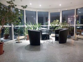 Área de estar no saguão