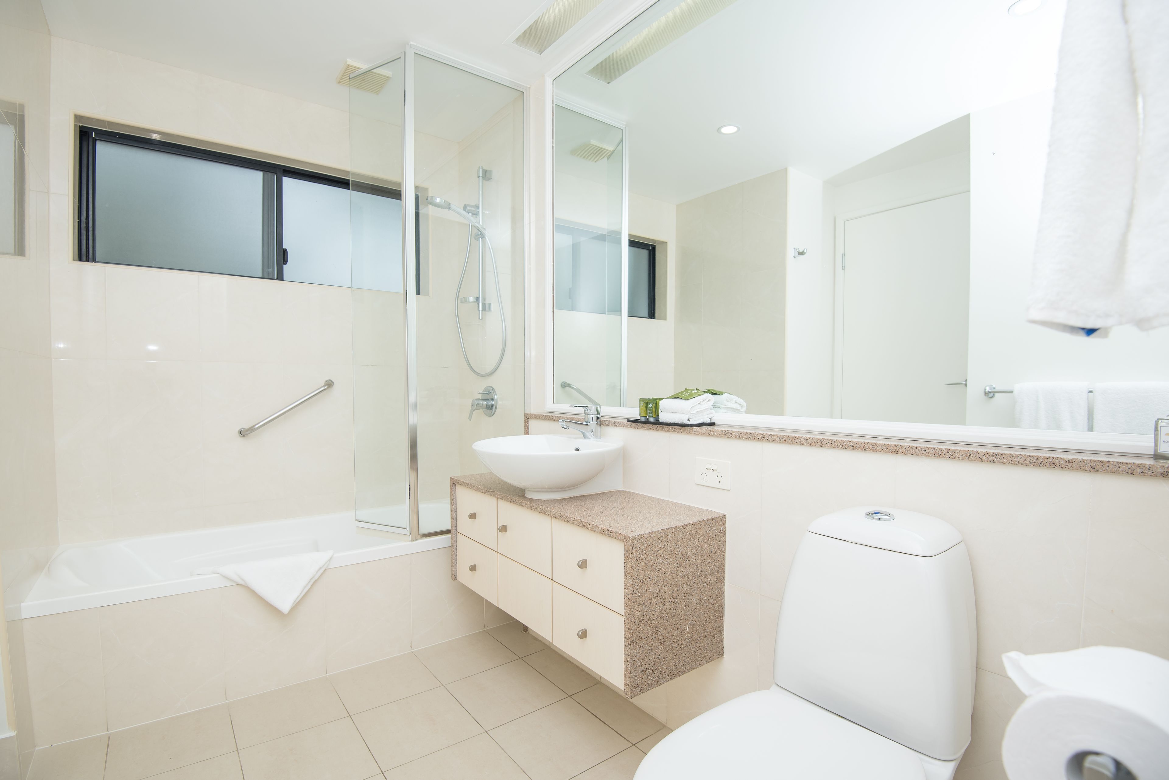 stay and dine	 | bathroom | combined shower/bathtub, free toiletries, hair dryer, towels