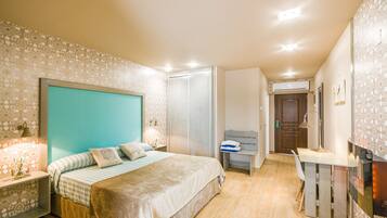 Grand suite, 1 kingsize bed | Luxe beddengoed, een minibar, individueel gedecoreerd