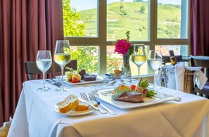 บริการอาหารเช้า อาหารกลางวัน อาหารเย็น, อาหารประจำภูมิภาค