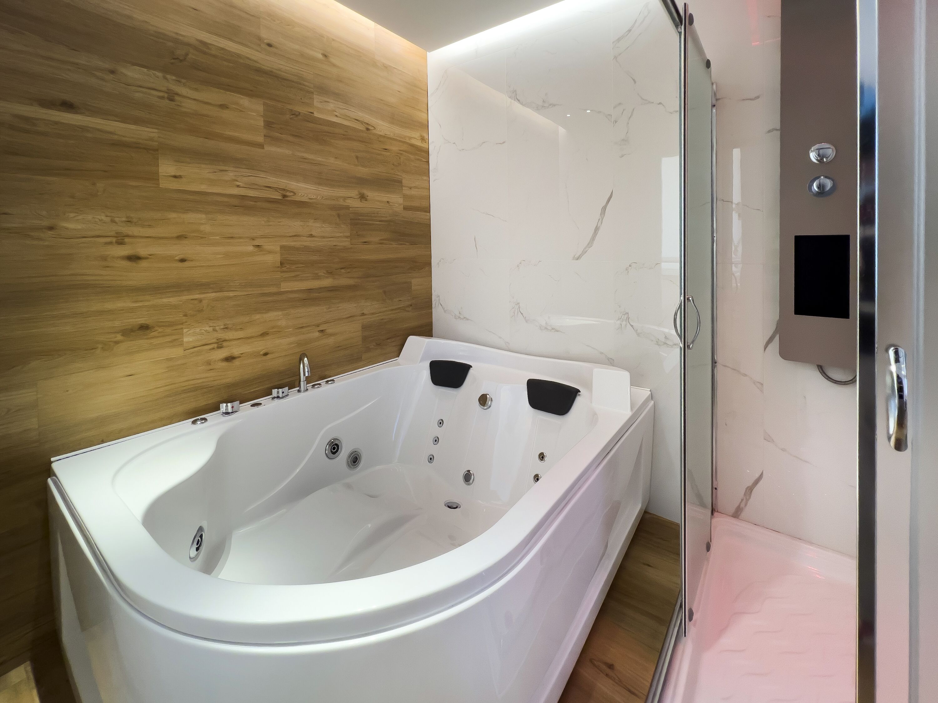 superior room, 1 king bed, hot tub | bathroom | jetted bath, free toiletries, hair dryer, bidet