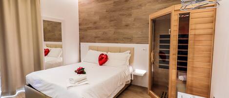 Værelse til brudepar - boblebad (sauna) | Premium-sengetøj, dundyner, Select Comfort-senge, minibar