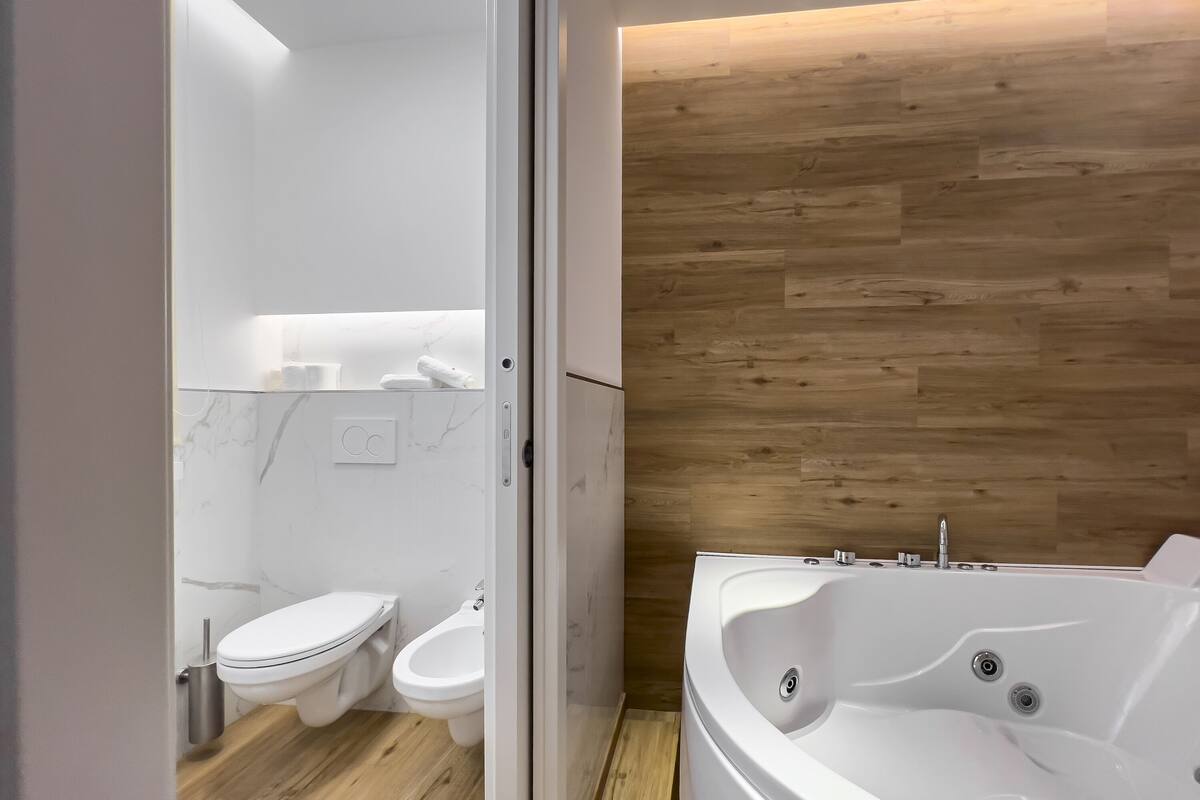 superior room, 1 king bed, hot tub | bathroom | jetted bath, free toiletries, hair dryer, bidet