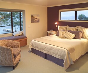 Hughie's Mallard Room, Lakeside | 1 bedroom, Egyptian cotton sheets, hypo-allergenic bedding