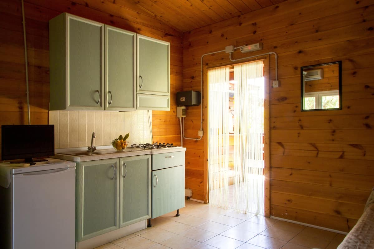 basic bungalow | private kitchen | fridge