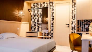 Suite Junior | 1 chambre, coffres-forts dans les chambres, bureau