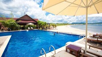Outdoor pool, pool umbrellas, sun loungers