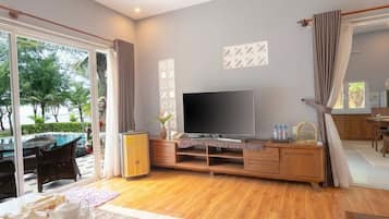 Villa familiare, 2 camere da letto, vista piscina | Minibar, una cassaforte in camera, insonorizzazione, Wi-Fi gratuito
