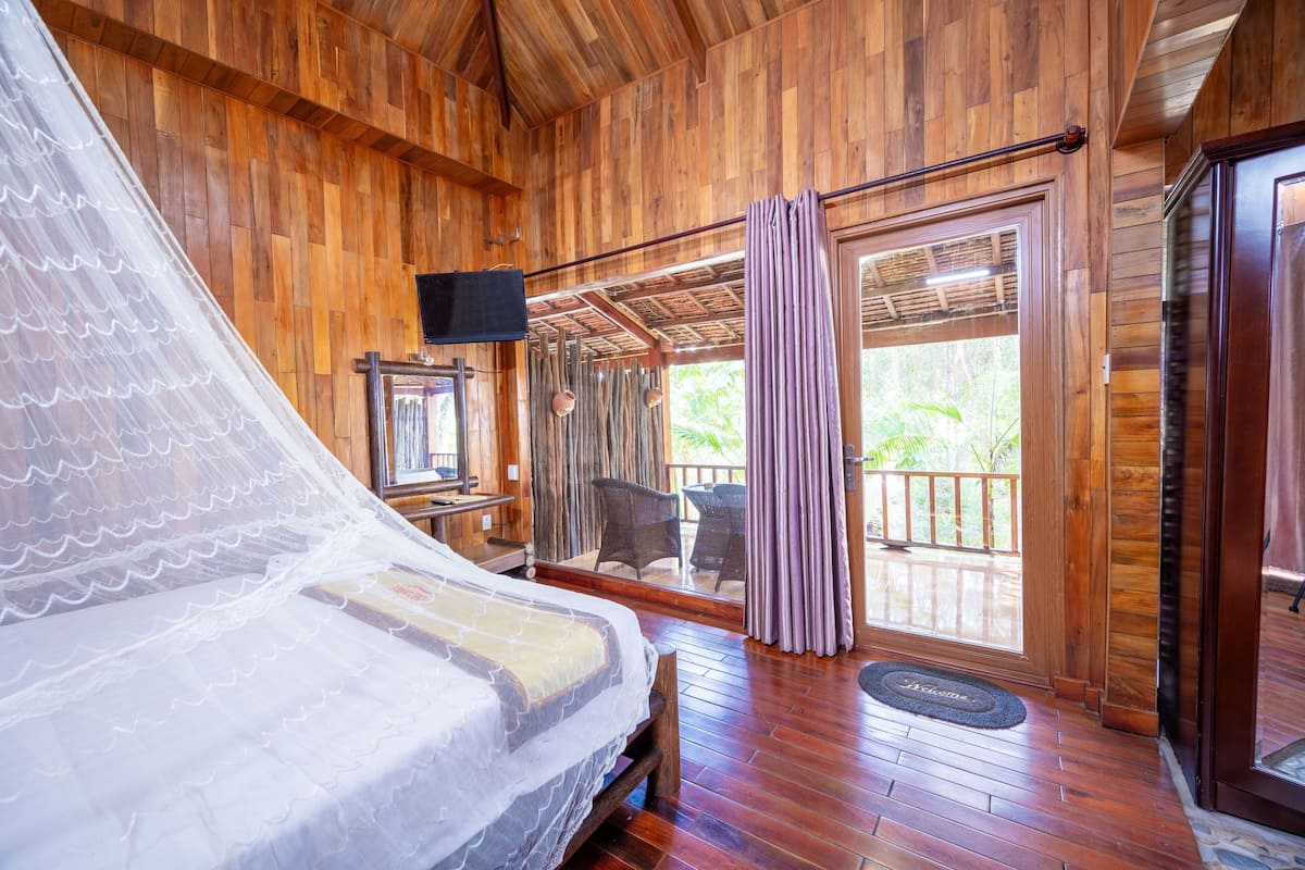 Bungalow, Non Smoking, Sea View | 1 bedroom, minibar, in-room safe, soundproofing