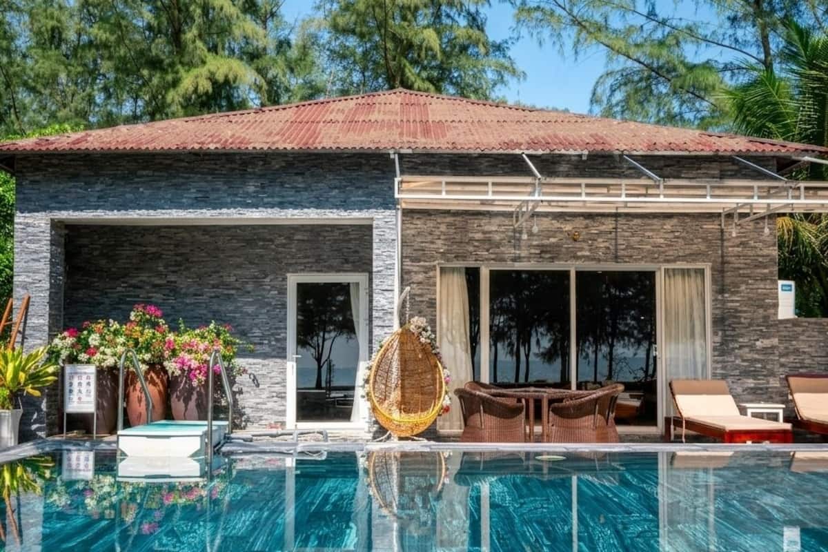 Villa familiale, 2 chambres, vue sur la piscine | Minibar, coffre-fort, système d’insonorisation, accès au Wi-Fi (inclus)