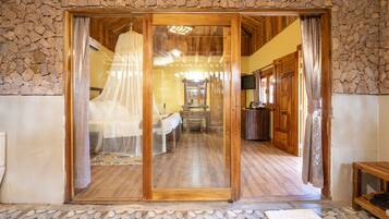 Camera Deluxe, vista giardino | Bagno | Vasca da bagno a immersione totale, set di cortesia firmato