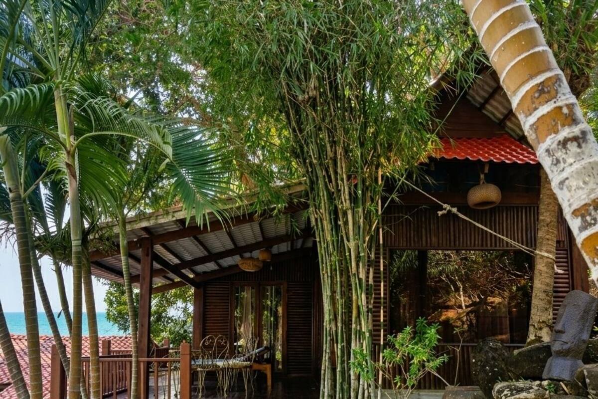 Bungalow, vue sur la plage | Minibar, coffre-fort, système d’insonorisation, accès au Wi-Fi (inclus)