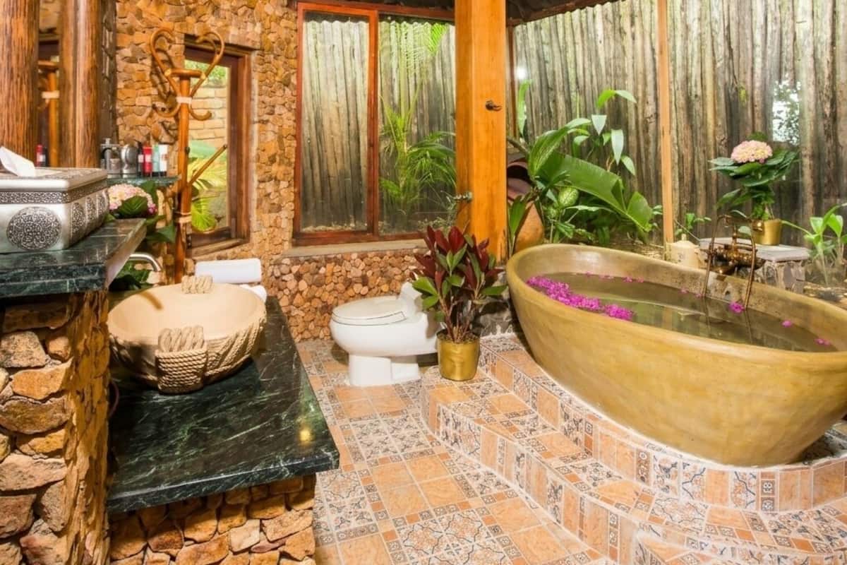 Bungalow Deluxe, 1 grand lit, vue sur la mer | Minibar, coffre-fort, système d’insonorisation, accès au Wi-Fi (inclus)