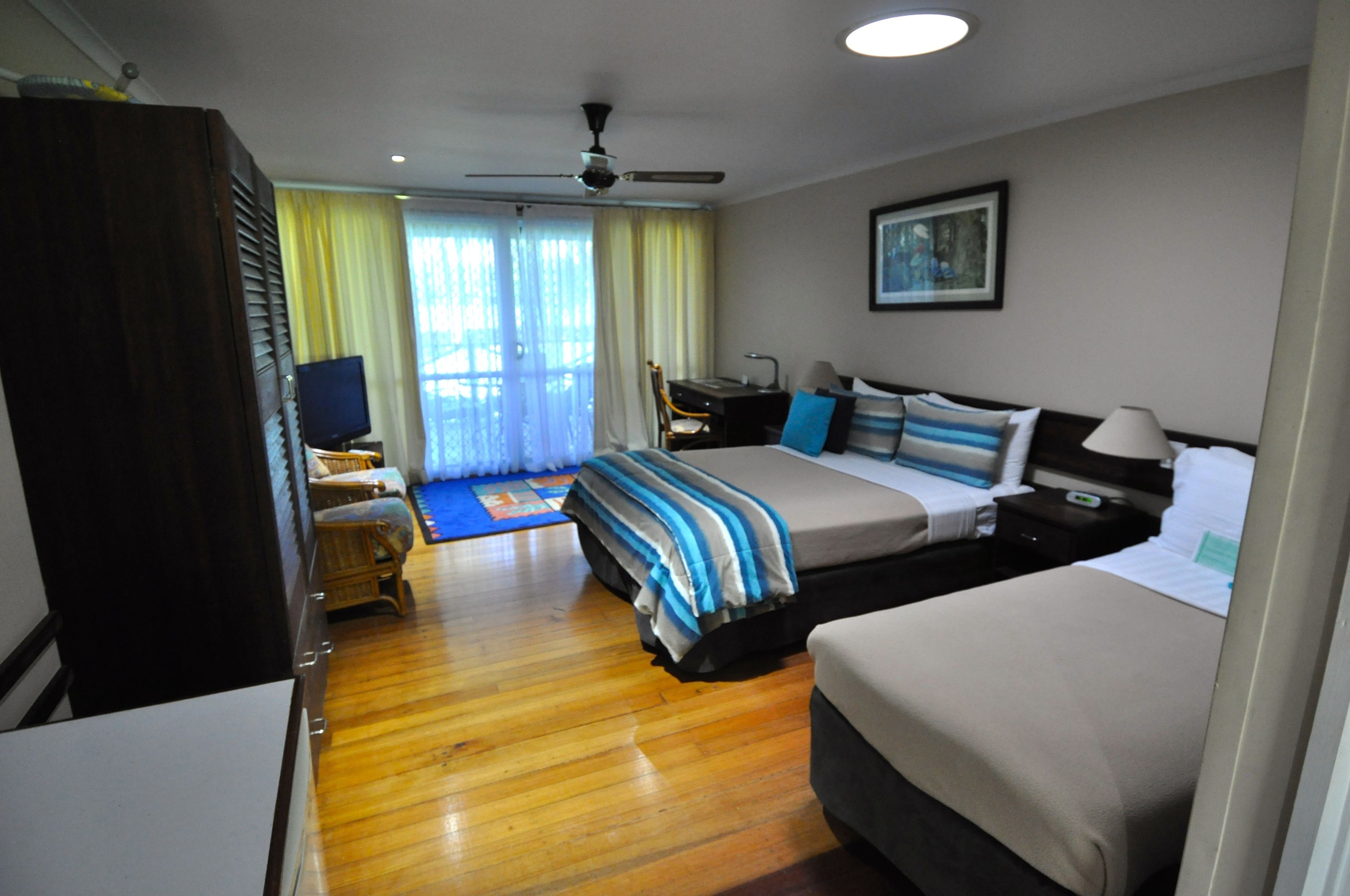 Deluxe Double or Twin Room, 2 Single Beds | In-room safe, blackout curtains, soundproofing, iron/ironing board