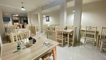 Lunch and dinner served