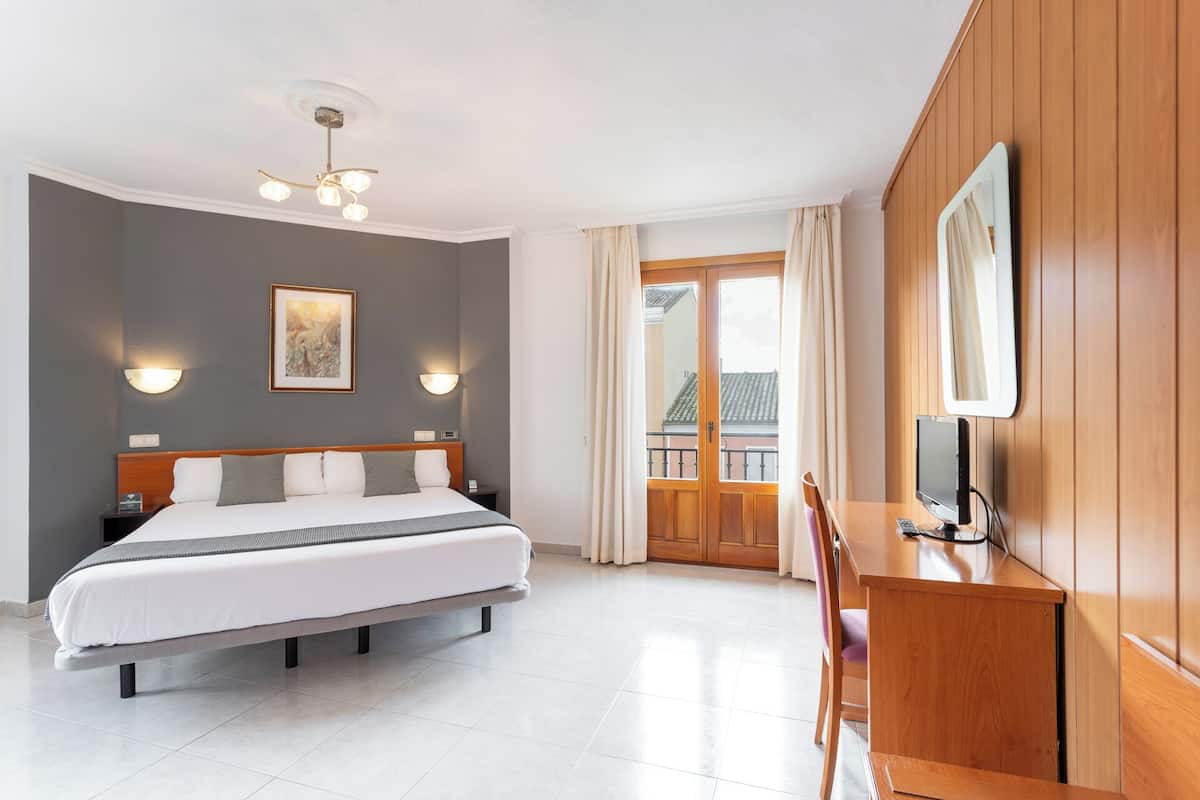 Desk, blackout curtains, free WiFi, bed sheets
