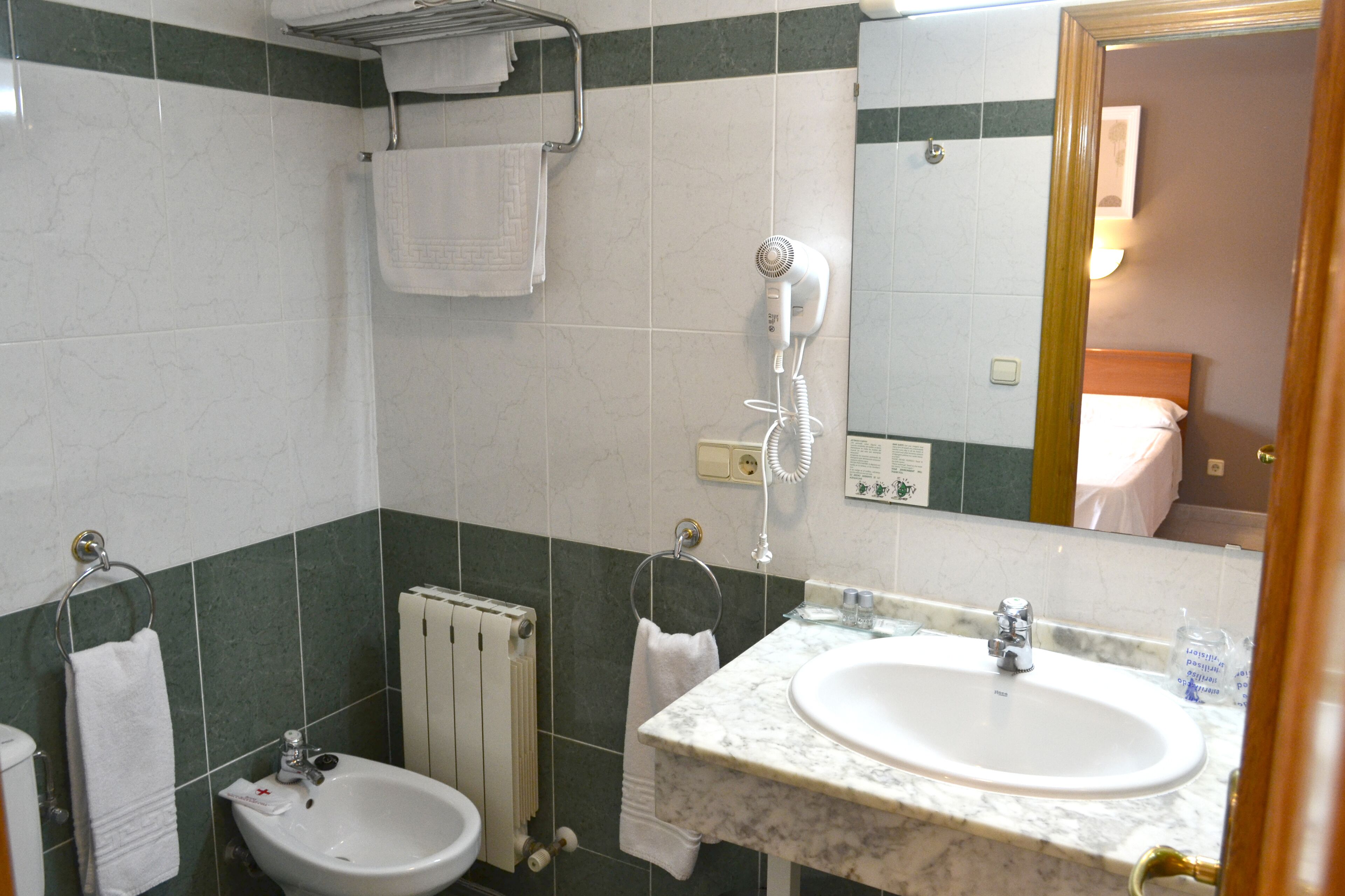 double or twin room | bathroom | towels