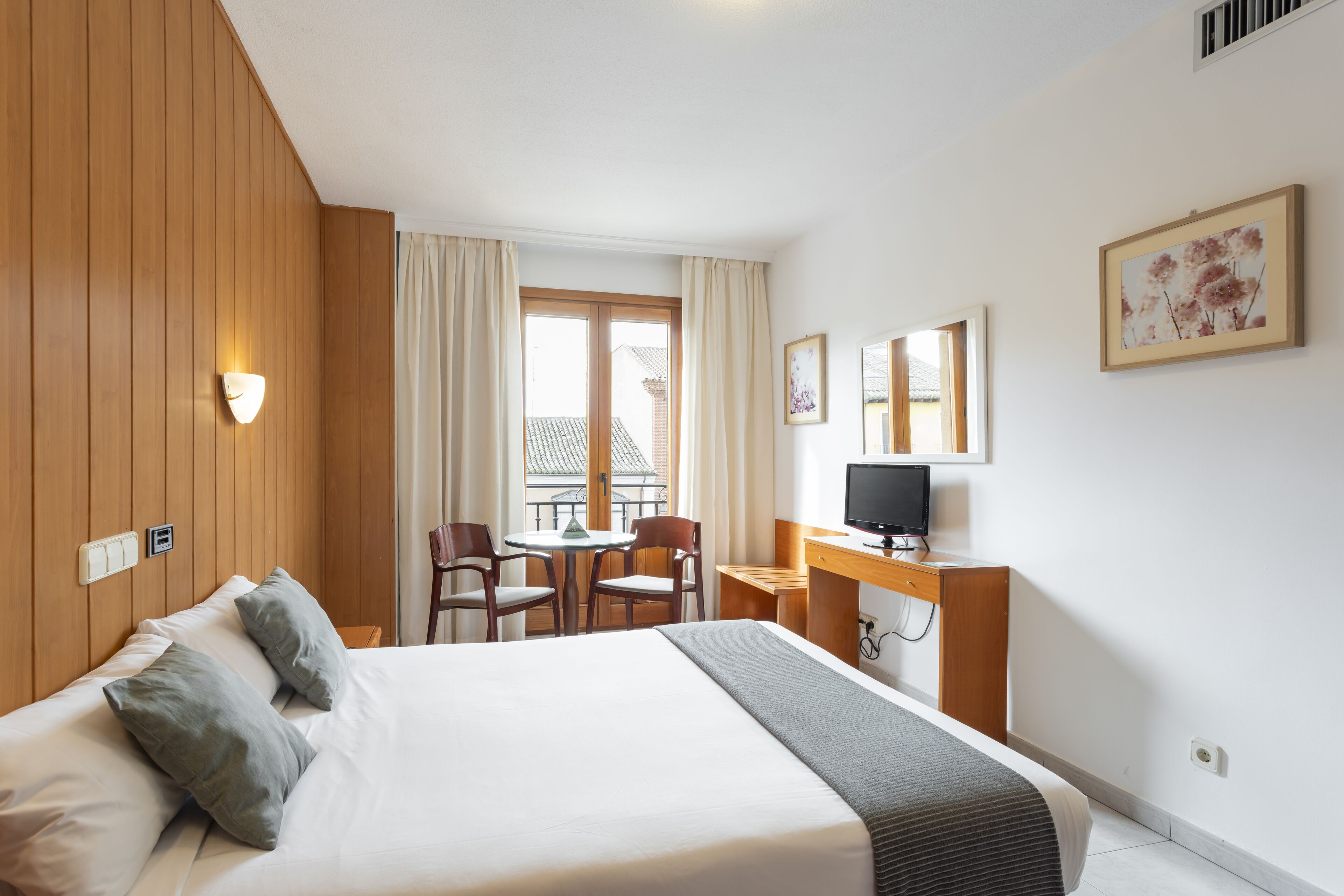 double or twin room | 1 bedroom, desk, blackout curtains, free wifi