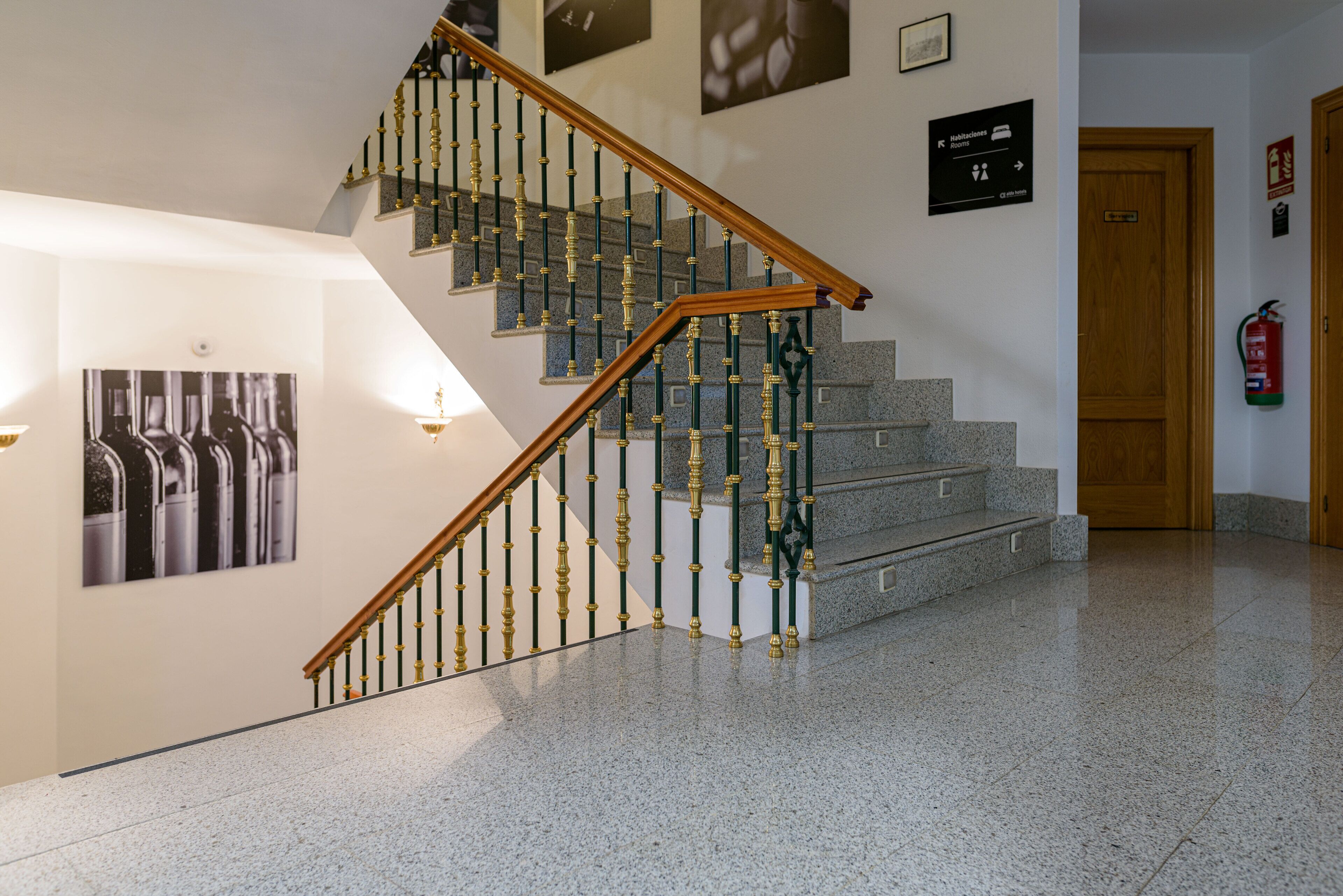 Télévision à écran plat de 22 pouces avec chaînes numériques, télévision